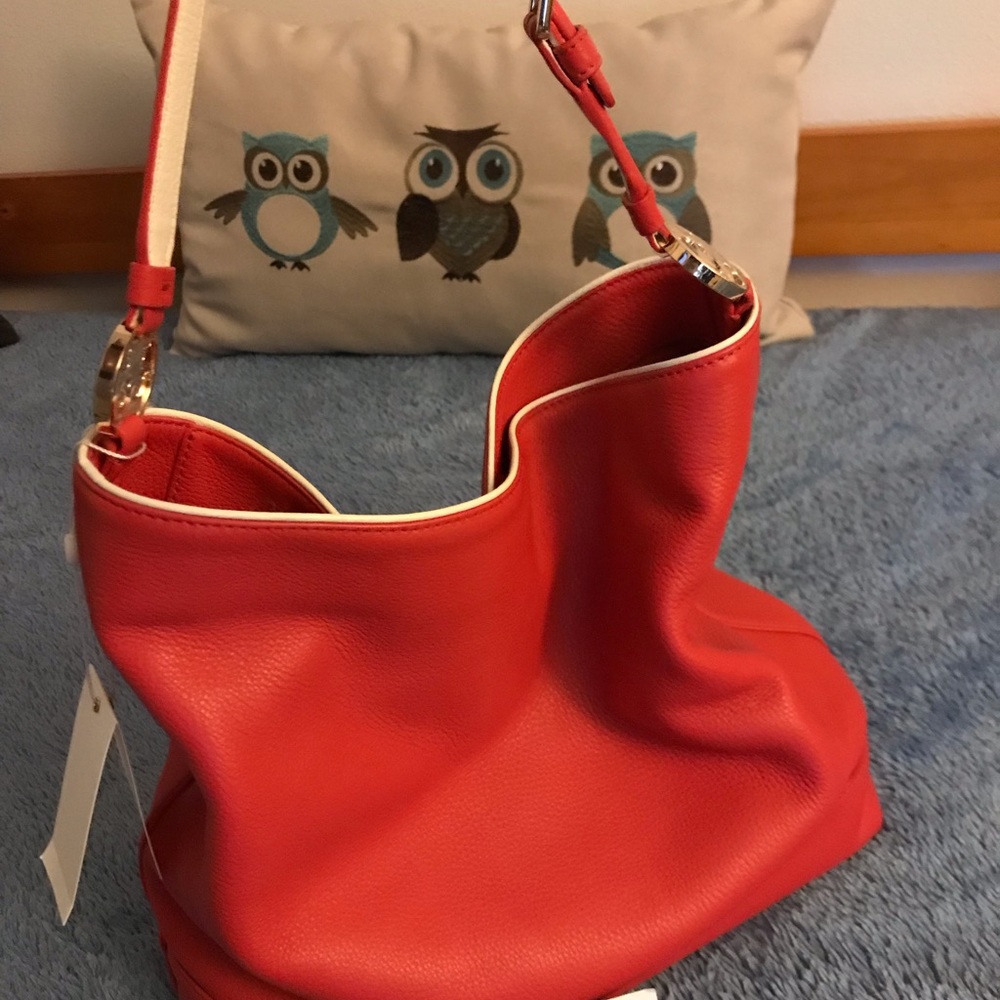 ❤️❤️BNWT TB Duet Hobo in Red❤️❤️